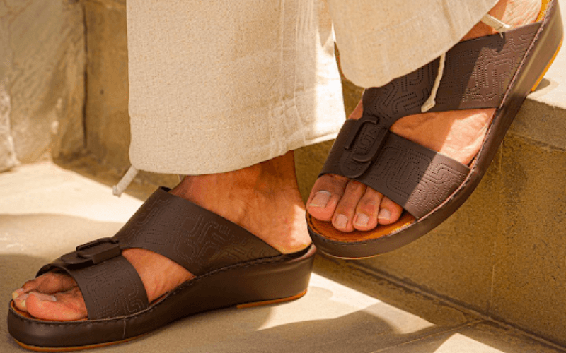 The Ultimate Guide to Choosing the Perfect Arabic Sandals this summer. - Farada